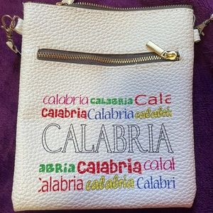 I am selling an italian purse, it’s white and in good condition